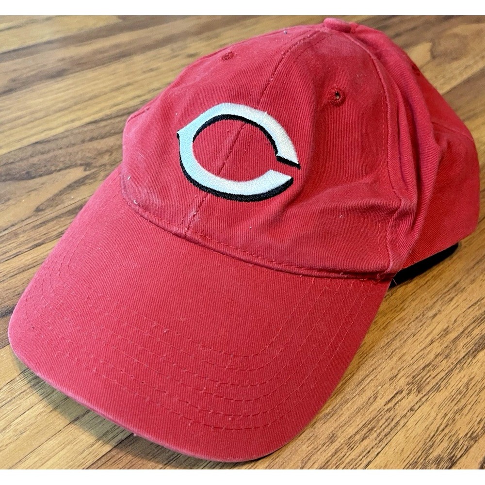 Fan Favorite Cincinnati Reds Hat Red Baseball Cap Adjustable Hook Loop OSFA MLB